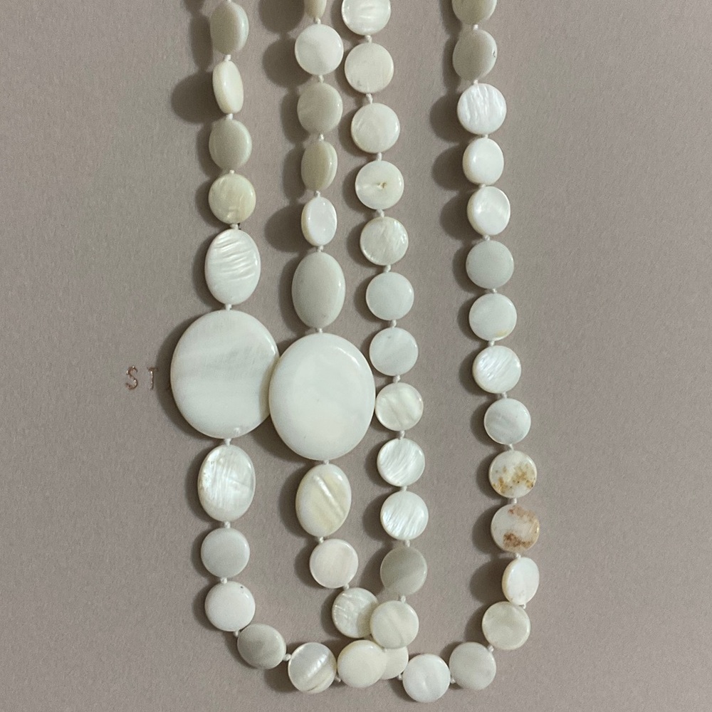 White Shell Necklace - Picture 3 of 4